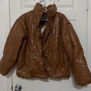 Brown puffer jacket. Size S but can fit a L. Left picked ripped on the inside.